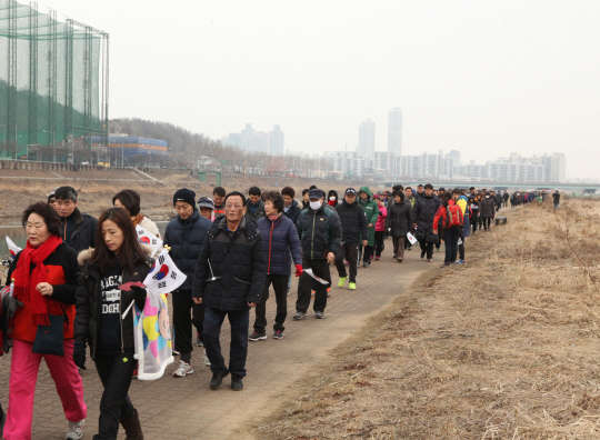 구로구가 다음 달 5일 '제 68회 안양천 사랑 가족건강 걷기대회'를 연다. 코스 완주자들에게는 관내 기업들이 협찬한 LED 42인치 TV, 자전거, 아웃백상품권 등 다양한 경품이 제공된다. 구로구 제공